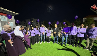 اضاءة المركز الجماهيري في جلجولية باللون البنفسجي بمناسبة اليوم العالمي لذوي الاحتياجات الخاصة